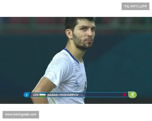 赛后更衣室场景：胜利的欢欣与失利的遗憾交织